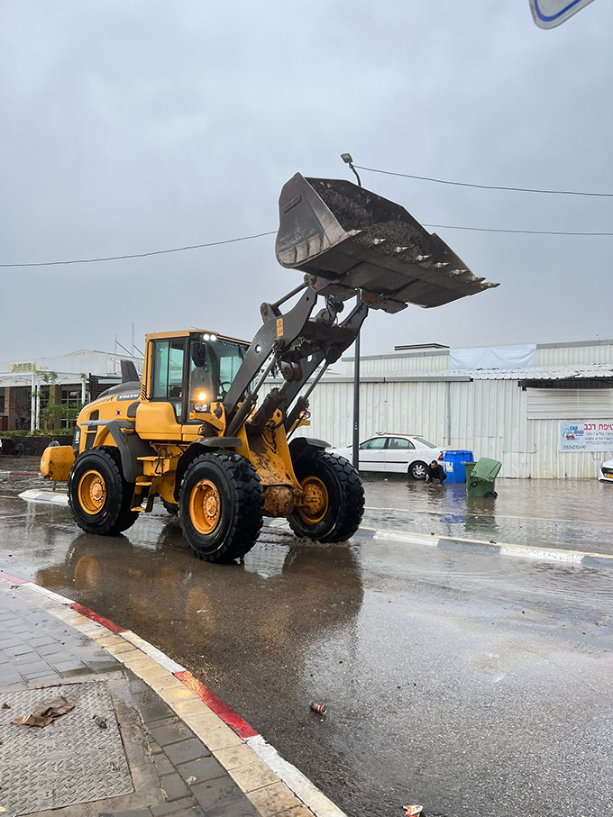 مياه الامطار تغرق منطقة مسجد الروضة في جلجولية
